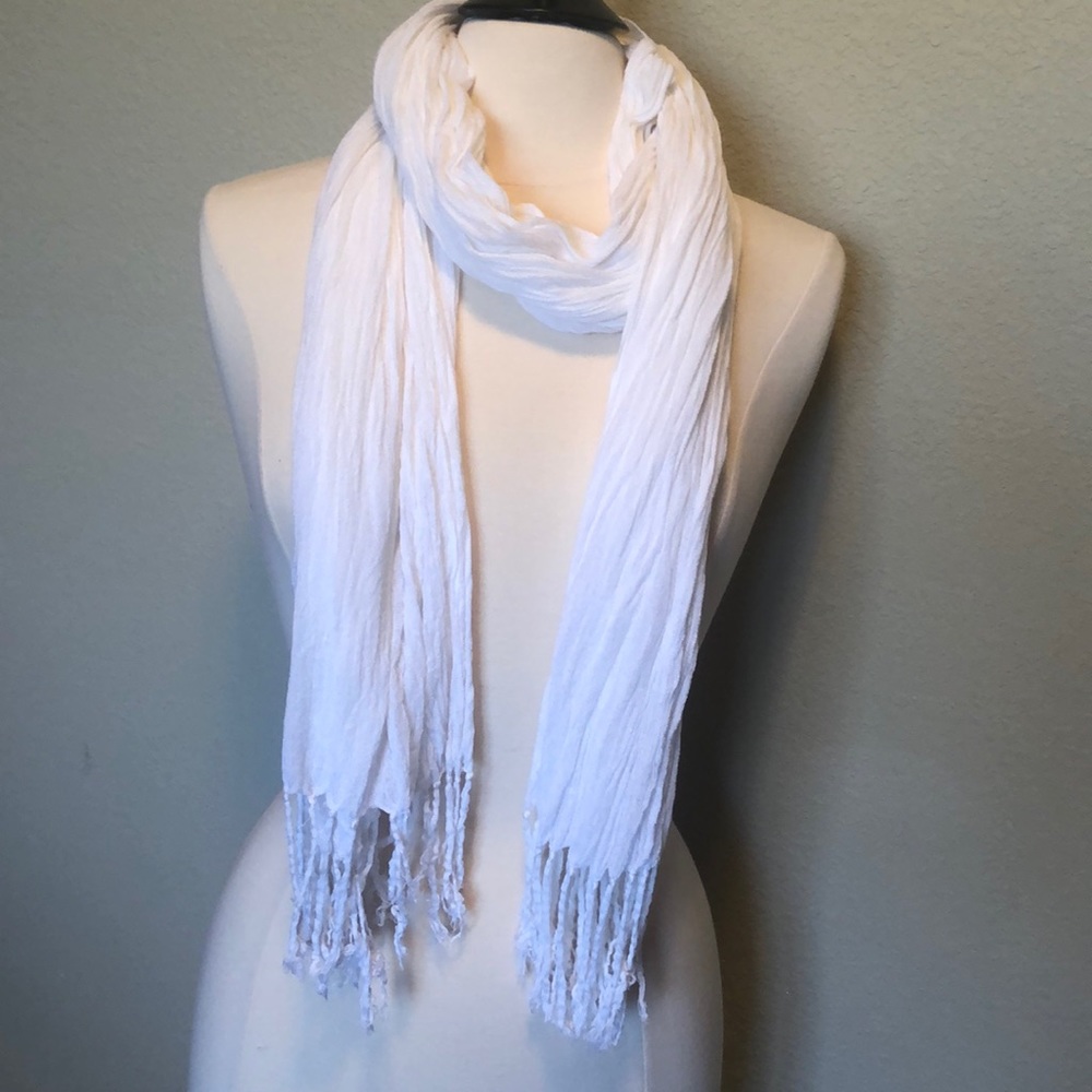 ✌️2 for $10/White Express Scarf 🧣